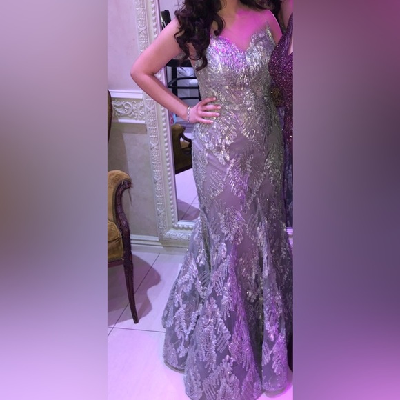 Tarik Ediz Gown- size 8 worn only once for 3 hours- like new! - Picture 4 of 12